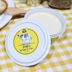 はちみつが入っているバターの写真