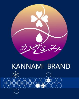 紺色の背景に函南の「函」の文字を四葉のハートと雫、「かんなみ」の字で風と波を表現しているロゴと、白字でKANNAMI BRANDと入り七宝模様があしらわれたロゴマーク